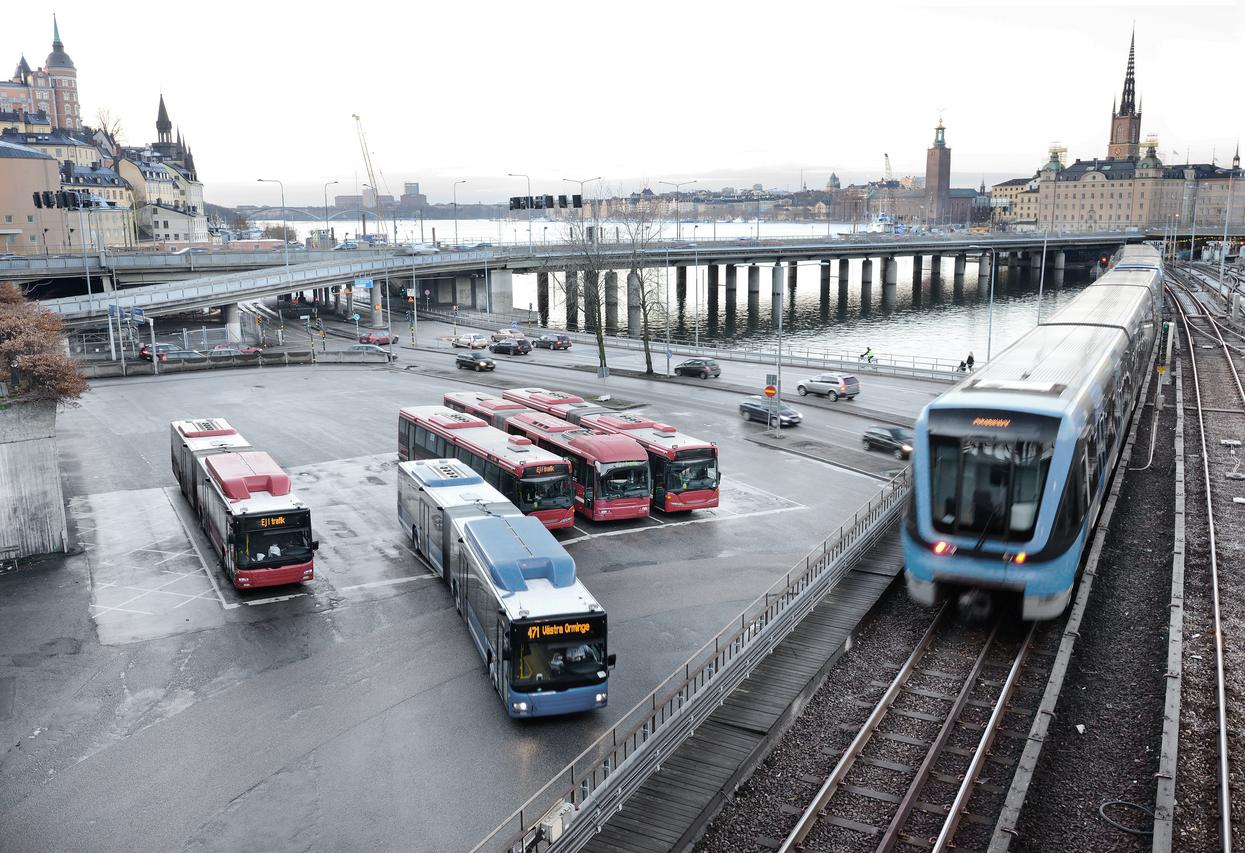 Le bus ou le train pour des trajets sans voiture et qui limitent la pollution
