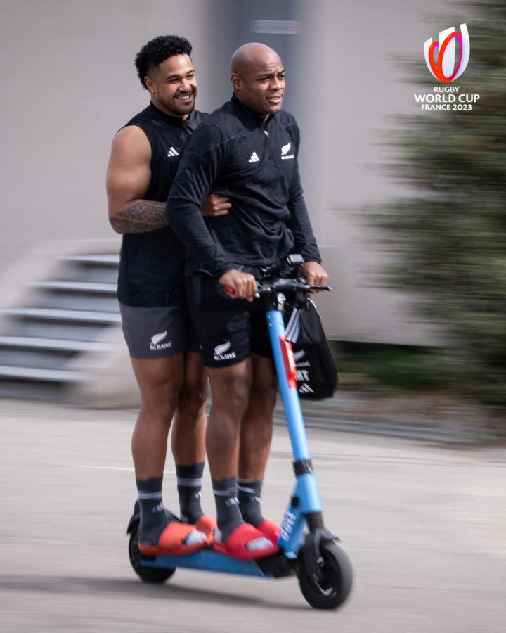  Les rugbymen de la Coupe du Monde arrivent aux stades en train